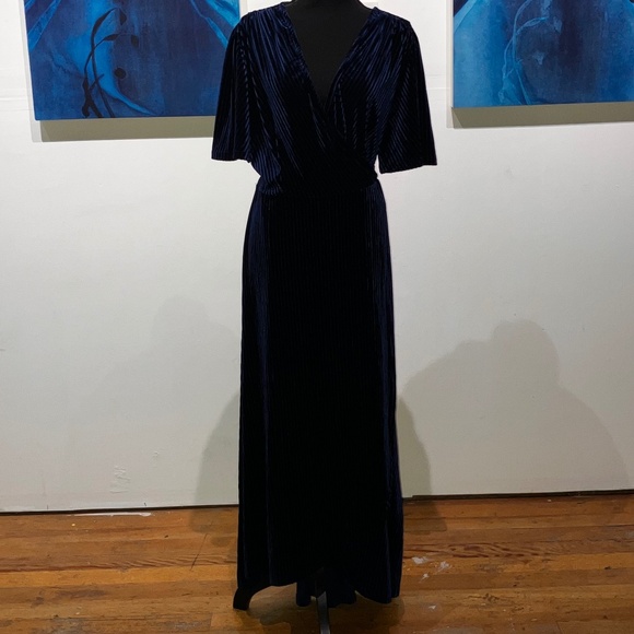 Dresses & Skirts - Navy blue O/S plus size Velour dress